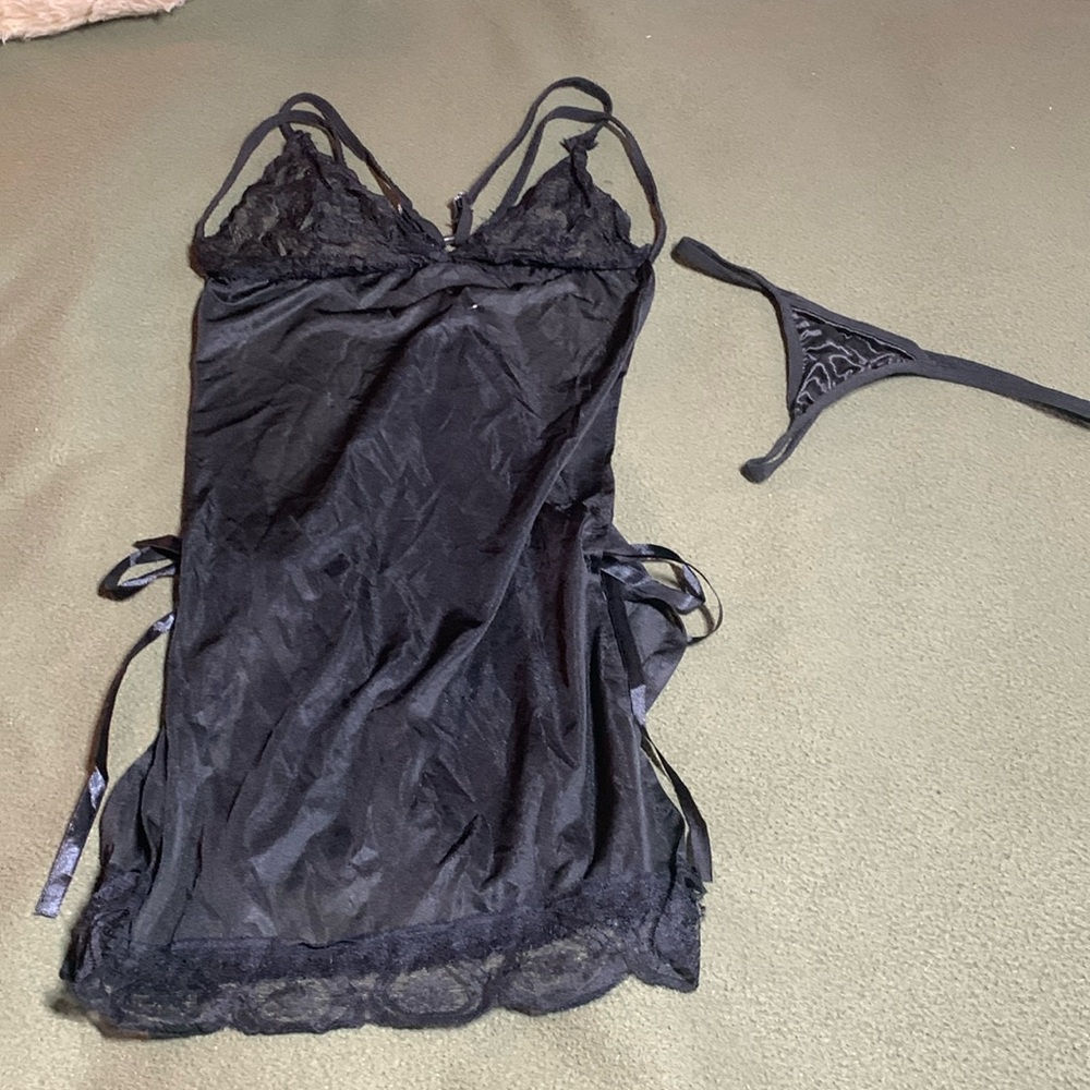 Sexy black nighty and panty set w/ lace detailing.  Side ties. No brand or size